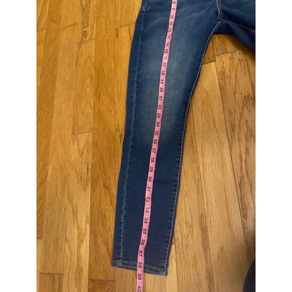 Signature By Levi Strauss Totally Shaping Pull-On Skinny Dark Wash Jeans W33 L30 - Picture 10 of 10